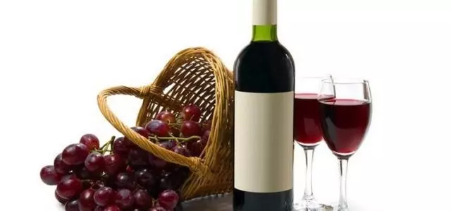 Для приготовления согревающего средства необходимо взять стакан теплого красного вина и две большие столовые ложки порошка горчицы